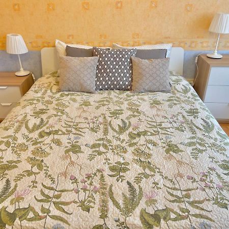 Cozy Home Apartment Lielvardes, Free Parking, Self Check-In Рига Екстериор снимка